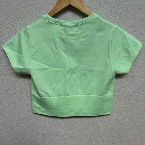 OFFLINE By Aerie Sidewalk Seamless Cropped T-Shirt Size Medium Neon Lime Green - Picture 3 of 9